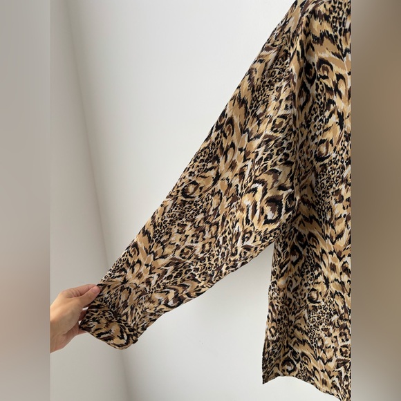 Vintage 100% Silk Leopard Print Blouse Animal Print Button Down Top S - Picture 5 of 11